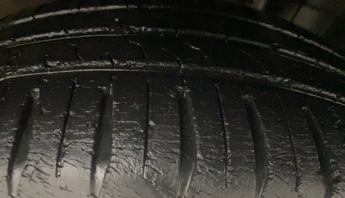 2019 Renault TRIBER RXT, Petrol, Manual, 31,668 km, Right Front Tyre Tread