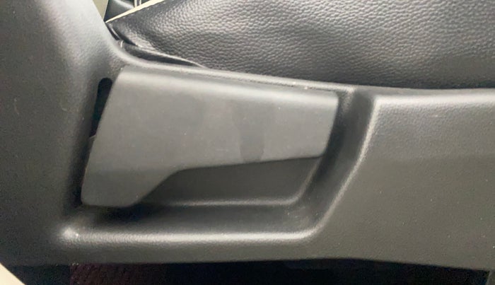 2019 Renault TRIBER RXT, Petrol, Manual, 31,668 km, Driver Side Adjustment Panel