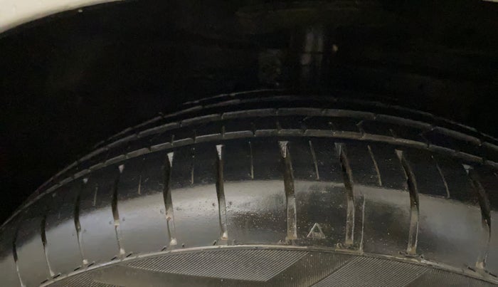 2015 Maruti Ertiga VXI, Petrol, Manual, 54,714 km, Right Front Tyre Tread