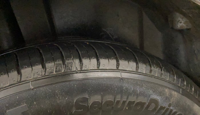 2015 Maruti Ertiga VXI, Petrol, Manual, 54,714 km, Right Rear Tyre Tread