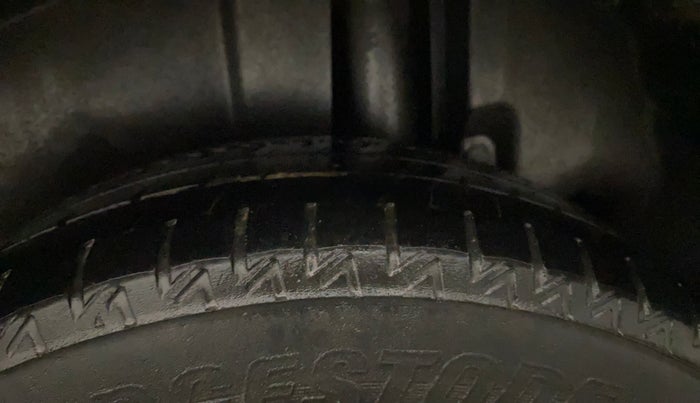 2015 Maruti Ertiga VXI, Petrol, Manual, 54,714 km, Left Rear Tyre Tread
