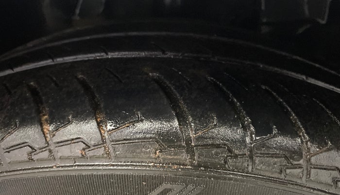 2018 Tata TIGOR XZA PETROL, Petrol, Automatic, 1,03,546 km, Right Front Tyre Tread