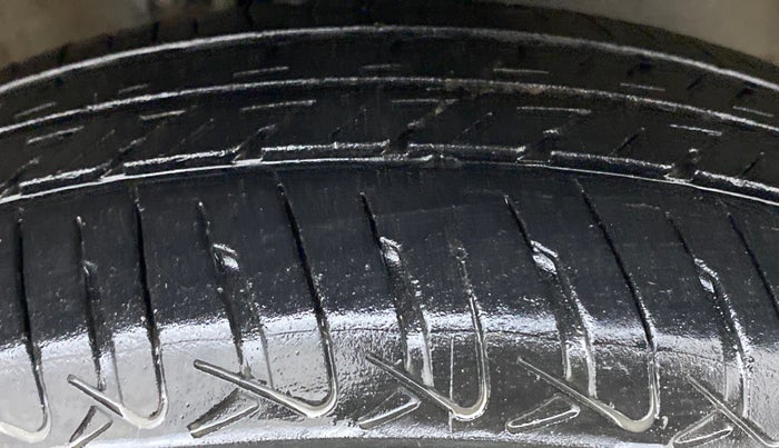 2015 Maruti Wagon R 1.0 VXI, Petrol, Manual, 55,970 km, Right Front Tyre Tread
