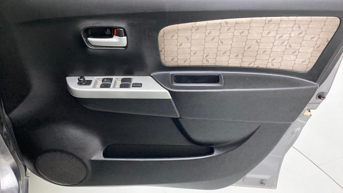 2015 Maruti Wagon R 1.0 VXI, Petrol, Manual, 55,970 km, Driver Side Door Panels Control