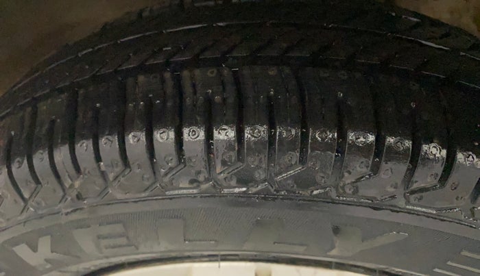 2017 Maruti Alto 800 LXI, Petrol, Manual, 29,811 km, Left Front Tyre Tread