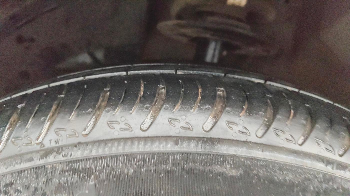 2022 Maruti XL6 ZETA MT, Petrol, Manual, 18,459 km, Left Front Tyre Tread