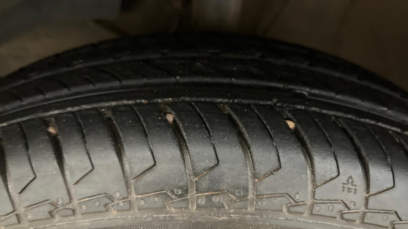 2023 Maruti Swift LXI, Petrol, Manual, 31,686 km, Left Front Tyre Tread