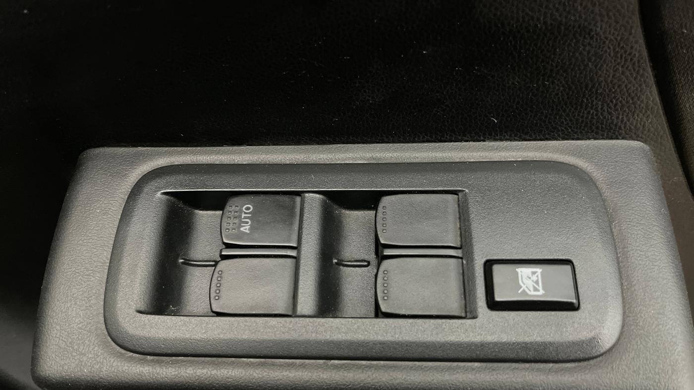 2023 Maruti Swift LXI, Petrol, Manual, 31,686 km, Driver Side Door Panels Control