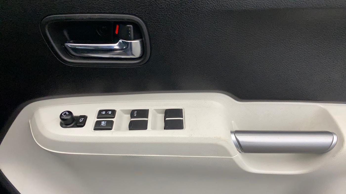 2023 Maruti IGNIS ZETA 1.2, Petrol, Manual, 25,999 km, Driver Side Door Panels Control
