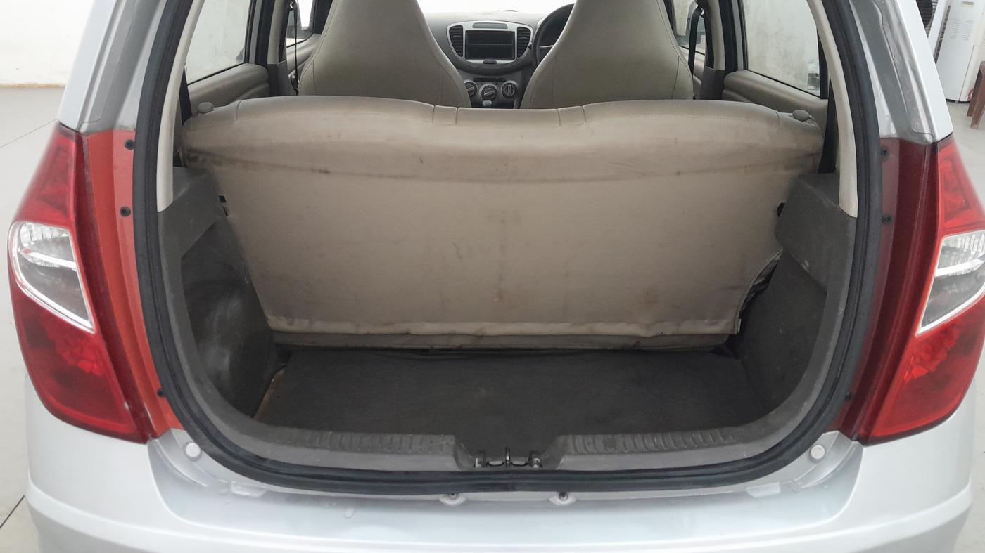 2015 Hyundai i10 MAGNA 1.1, Petrol, Manual, 61,436 km, Boot Inside