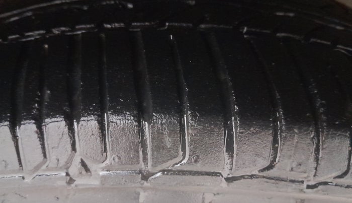 2015 Hyundai i10 MAGNA 1.1, Petrol, Manual, 61,436 km, Right Front Tyre Tread