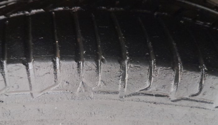 2015 Hyundai i10 MAGNA 1.1, Petrol, Manual, 61,436 km, Left Front Tyre Tread