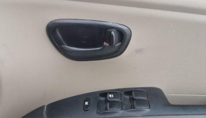 2015 Hyundai i10 MAGNA 1.1, Petrol, Manual, 61,436 km, Driver Side Door Panels Control