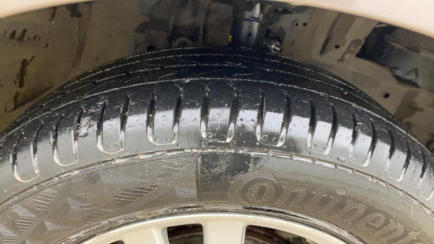 2015 Honda Brio VX AT, Petrol, Automatic, 74,675 km, Right Front Tyre Tread