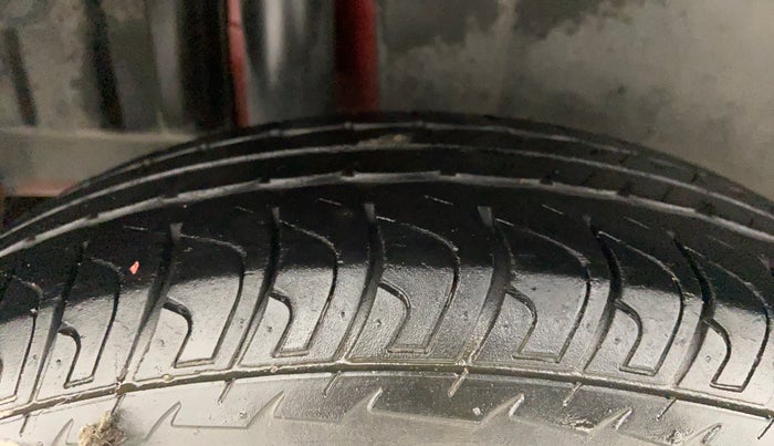 2014 Maruti Swift VXI, Petrol, Manual, 45,773 km, Right Rear Tyre Tread