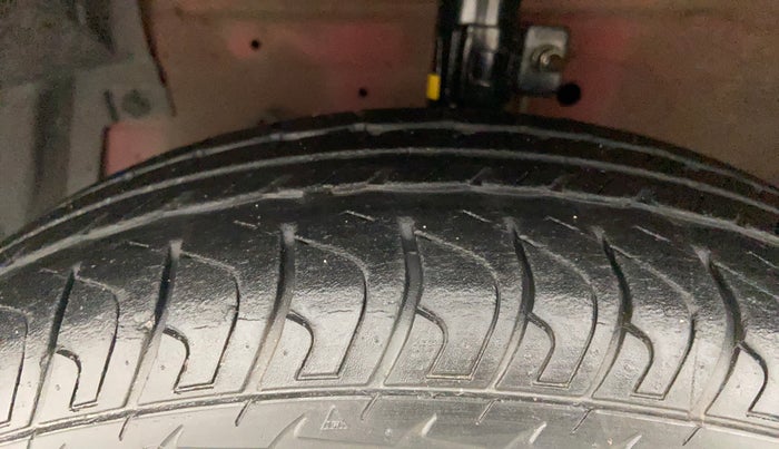 2014 Maruti Swift VXI, Petrol, Manual, 45,773 km, Left Front Tyre Tread