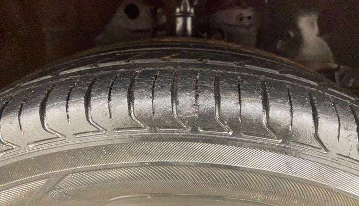 2014 Honda Brio S MT, Petrol, Manual, 90,613 km, Right Front Tyre Tread