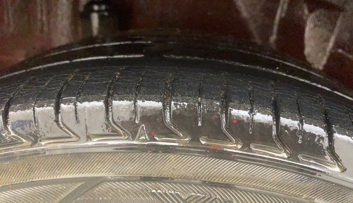 2014 Honda Brio S MT, Petrol, Manual, 90,613 km, Right Rear Tyre Tread