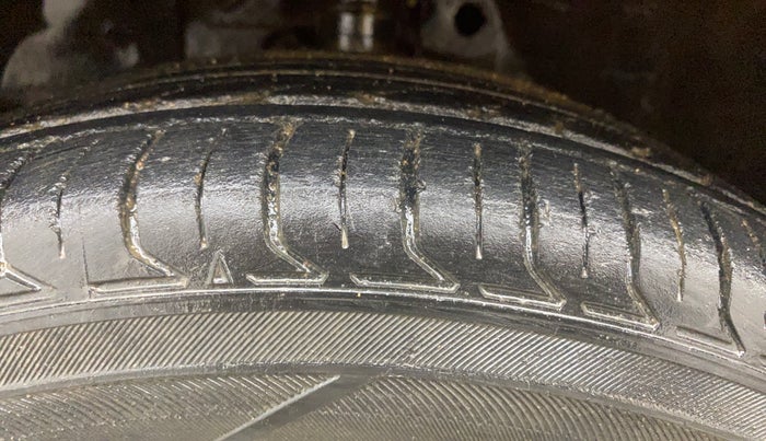 2014 Honda Brio S MT, Petrol, Manual, 90,613 km, Left Front Tyre Tread