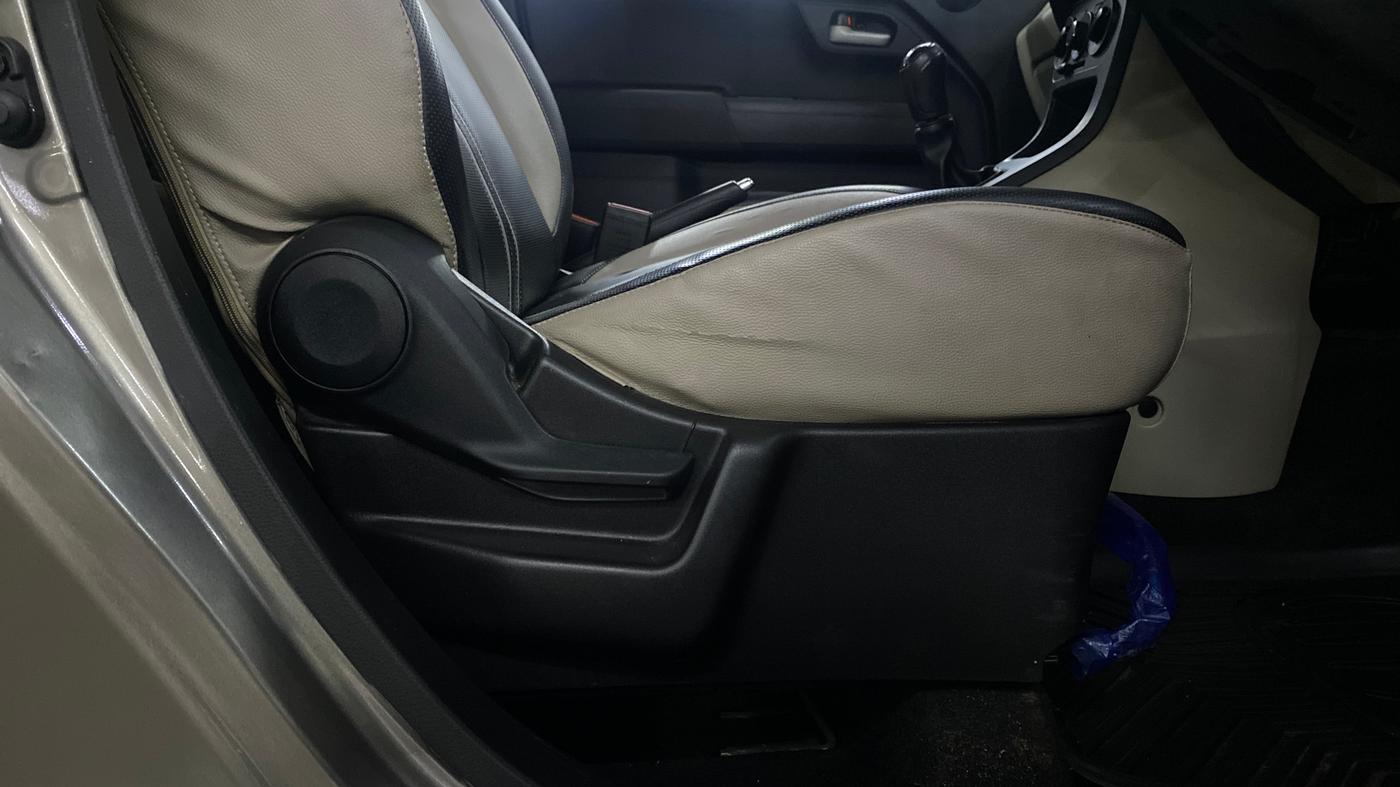 2022 Maruti New Wagon-R VXI 1.0, Petrol, Manual, 50,198 km, Driver Side Adjustment Panel