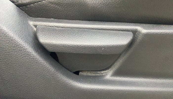 2016 Hyundai Eon D-LITE+, Petrol, Manual, 45,287 km, Driver Side Adjustment Panel