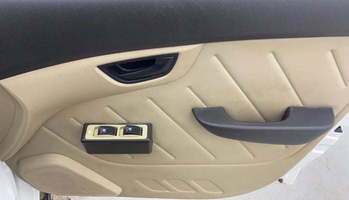 2016 Hyundai Eon D-LITE+, Petrol, Manual, 45,287 km, Driver Side Door Panels Control