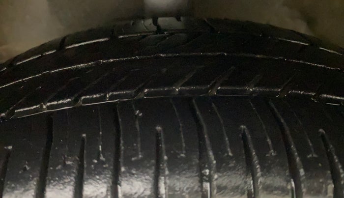 2016 Hyundai Eon D-LITE+, Petrol, Manual, 45,287 km, Left Front Tyre Tread