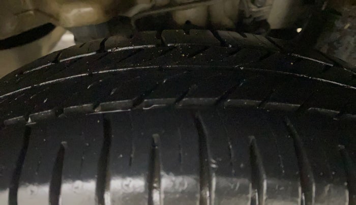 2016 Hyundai Eon D-LITE+, Petrol, Manual, 45,287 km, Left Rear Tyre Tread