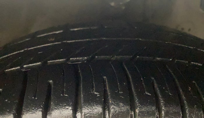 2016 Hyundai Eon D-LITE+, Petrol, Manual, 45,287 km, Right Front Tyre Tread