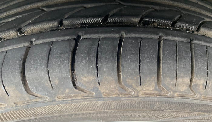 2023 Nissan MAGNITE XV PREMIUM TURBO CVT, Petrol, Automatic, 38,493 km, Left Front Tyre Tread