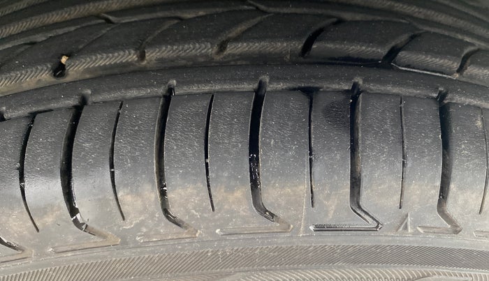 2023 Nissan MAGNITE XV PREMIUM TURBO CVT, Petrol, Automatic, 38,493 km, Right Front Tyre Tread