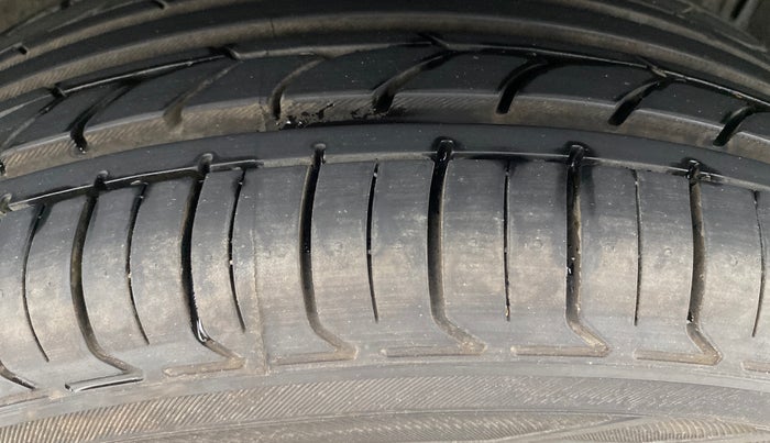 2023 Nissan MAGNITE XV PREMIUM TURBO CVT, Petrol, Automatic, 38,493 km, Right Rear Tyre Tread