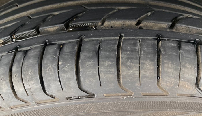 2023 Nissan MAGNITE XV PREMIUM TURBO CVT, Petrol, Automatic, 38,493 km, Left Rear Tyre Tread