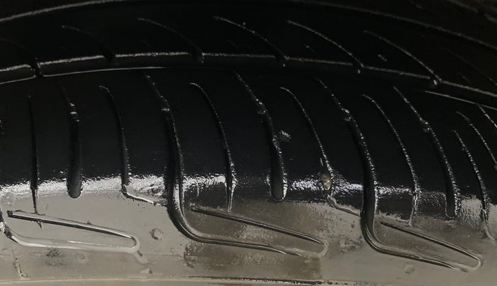 2017 Maruti Celerio ZXI AMT (O), Petrol, Automatic, 1,05,257 km, Right Front Tyre Tread