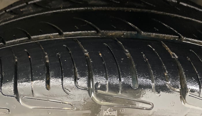 2017 Maruti Celerio ZXI AMT (O), Petrol, Automatic, 1,05,257 km, Left Front Tyre Tread