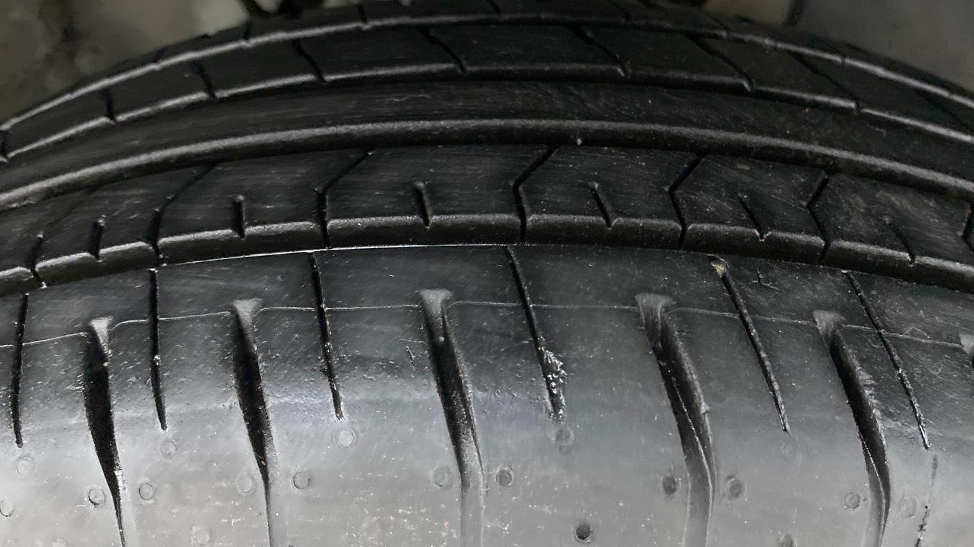 2021 Hyundai VENUE S MT 1.2 KAPPA, Petrol, Manual, 3,178 km, Right Front Tyre Tread