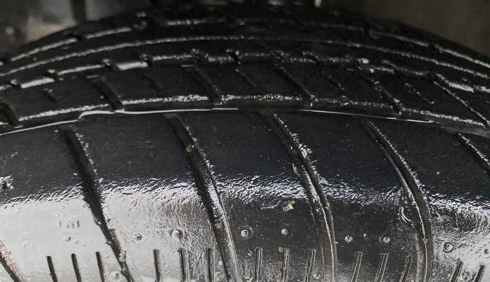 2019 Maruti New Wagon-R 1.0 Lxi (o) cng, CNG, Manual, 50,618 km, Left Front Tyre Tread