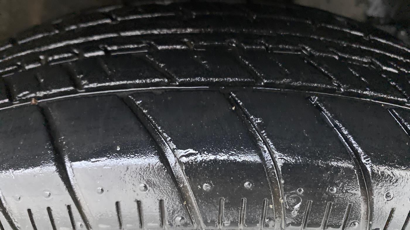 2019 Maruti New Wagon-R 1.0 Lxi (o) cng, CNG, Manual, 50,618 km, Right Front Tyre Tread