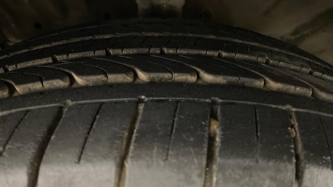 2011 Honda Civic 1.8V MT SUN ROOF, Petrol, Manual, 25,991 km, Left Front Tyre Tread