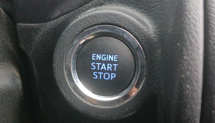 2022 Toyota Innova Crysta 2.4 VX 8 STR, Diesel, Manual, 28,485 km, Keyless Start/ Stop Button