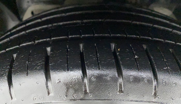 2018 Ford Figo Aspire 1.2 TITANIUM PETROL, Petrol, Manual, 14,826 km, Left Front Tyre Tread