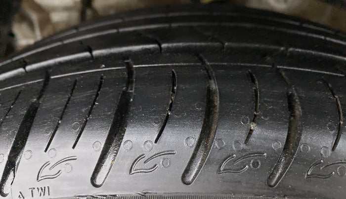 2021 Mahindra XUV300 W8 (O) AT, Petrol, Automatic, 4,022 km, Left Front Tyre Tread