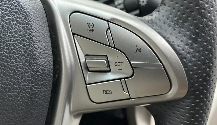 2021 Mahindra XUV300 W8 (O) AT, Petrol, Automatic, 4,022 km, Adaptive Cruise Control