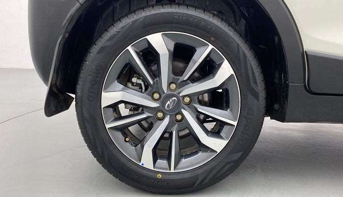 2021 Mahindra XUV300 W8 (O) AT, Petrol, Automatic, 4,022 km, Right Rear Wheel