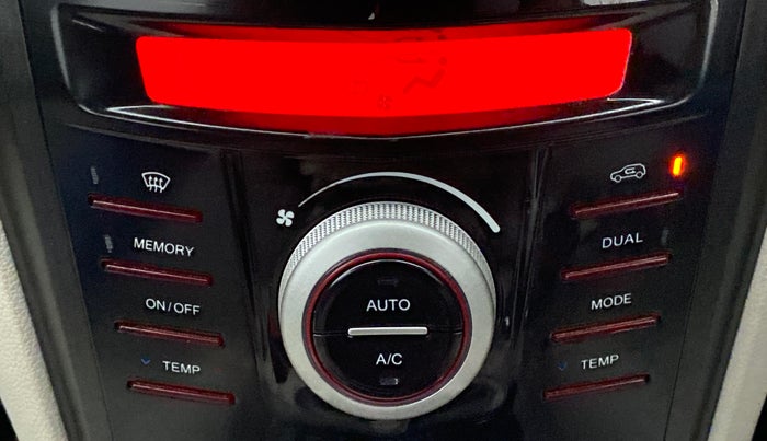 2021 Mahindra XUV300 W8 (O) AT, Petrol, Automatic, 4,022 km, Automatic Climate Control