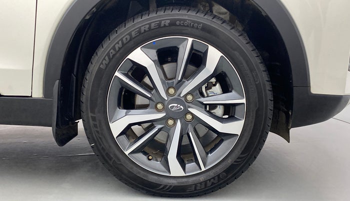 2021 Mahindra XUV300 W8 (O) AT, Petrol, Automatic, 4,022 km, Right Front Wheel