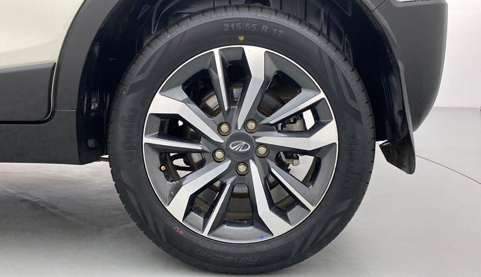 2021 Mahindra XUV300 W8 (O) AT, Petrol, Automatic, 4,022 km, Left Rear Wheel