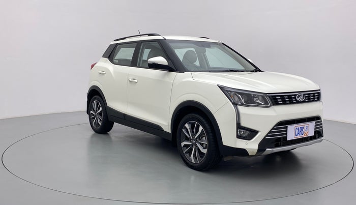 2021 Mahindra XUV300 W8 (O) AT, Petrol, Automatic, 4,022 km, Right Front Diagonal