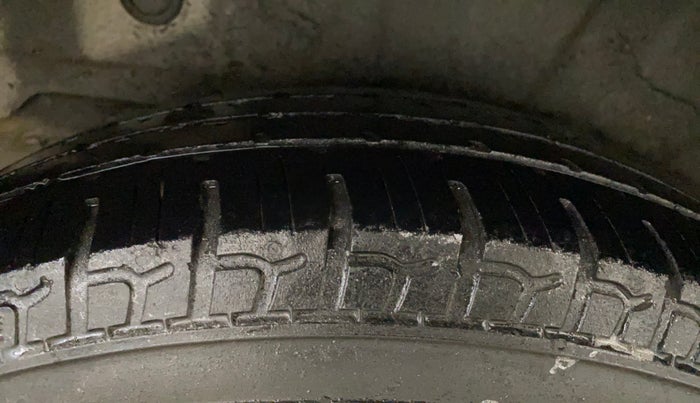 2016 Hyundai i10 SPORTZ 1.1, Petrol, Manual, 29,603 km, Right Rear Tyre Tread