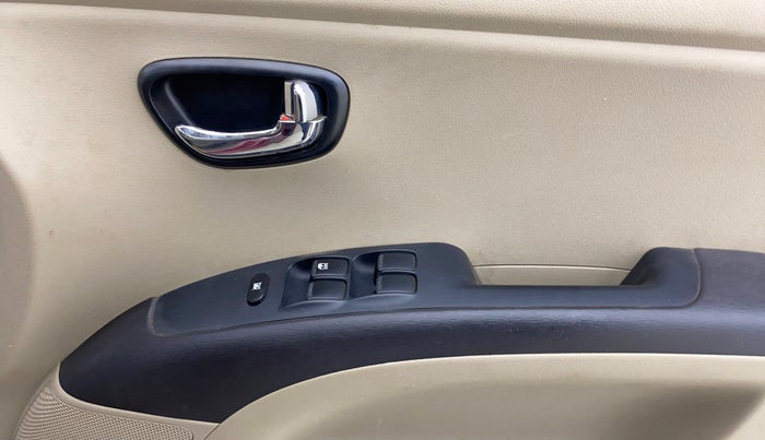 2013 Hyundai i10 SPORTZ 1.1, Petrol, Manual, 31,062 km, Driver Side Door Panels Control